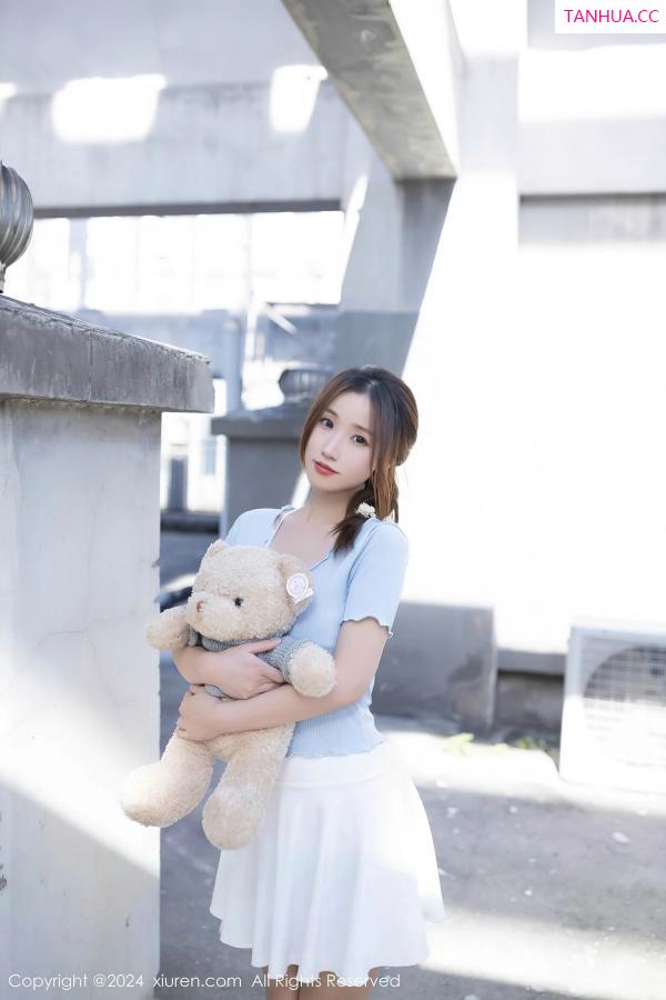 [XiuRen]高清写真图 2024.04.10 No.8369 杏子Yada 短裙美腿